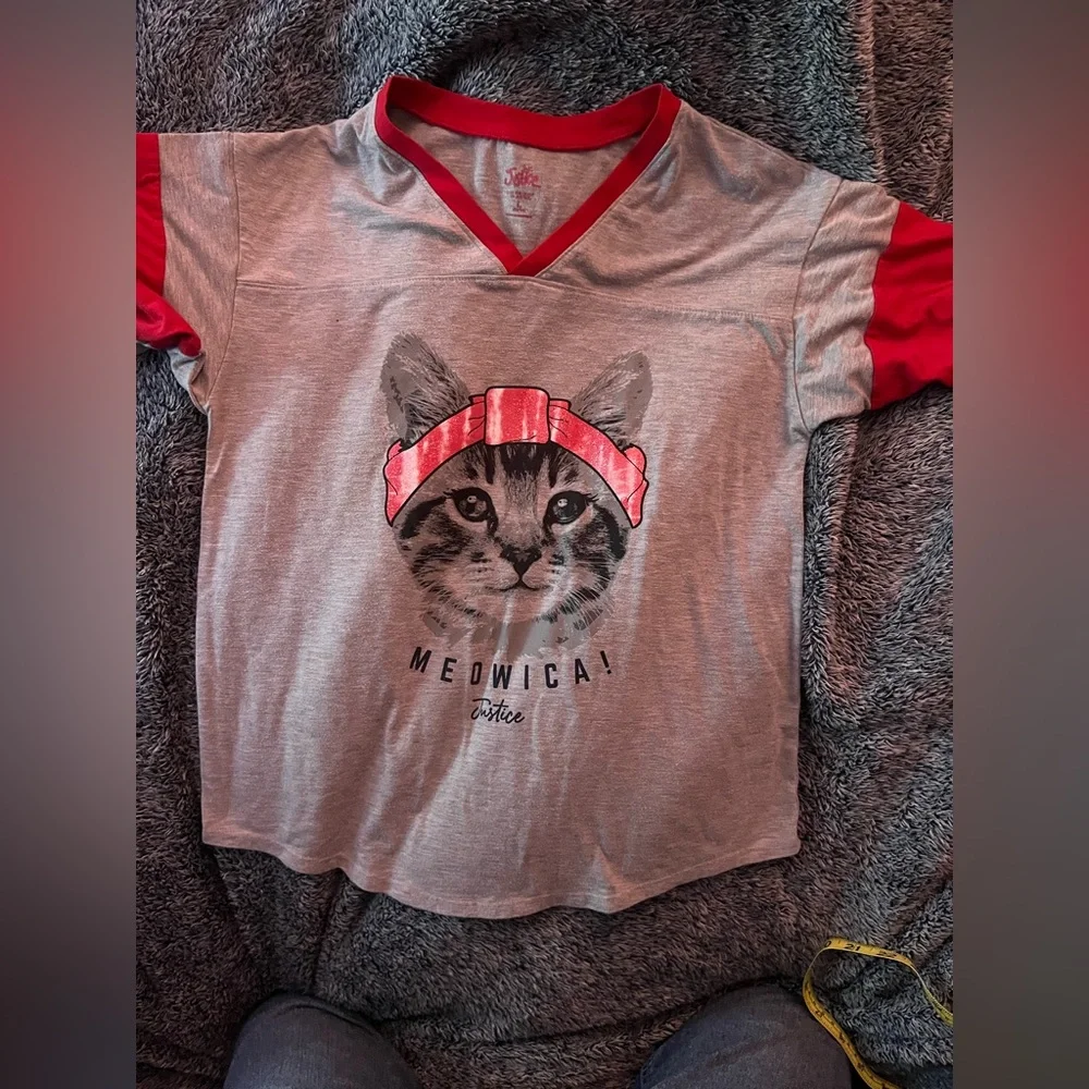 Medwica! Cat Graphic Tee - Gray
